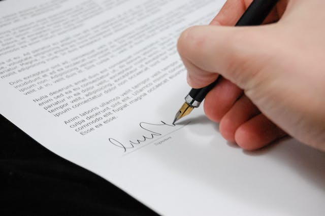 investor-signing-documents